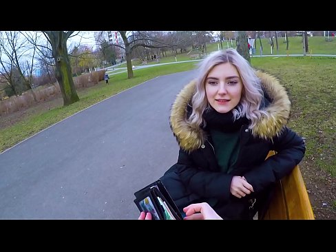 ❤️ Už pinigus nuryja karštą nepažįstamojo spermą - blowjob in the park by Eva Elfie ❤️❌ Super seksas prie mūsų ️❤